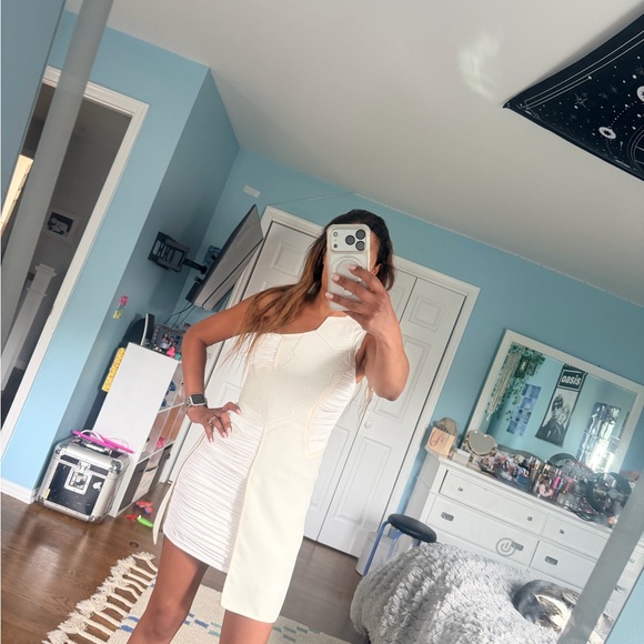BCBGMaxAzria Dresses & Skirts - BCBGMaxAzria White One-Shoulder Bodycon Mini Dress